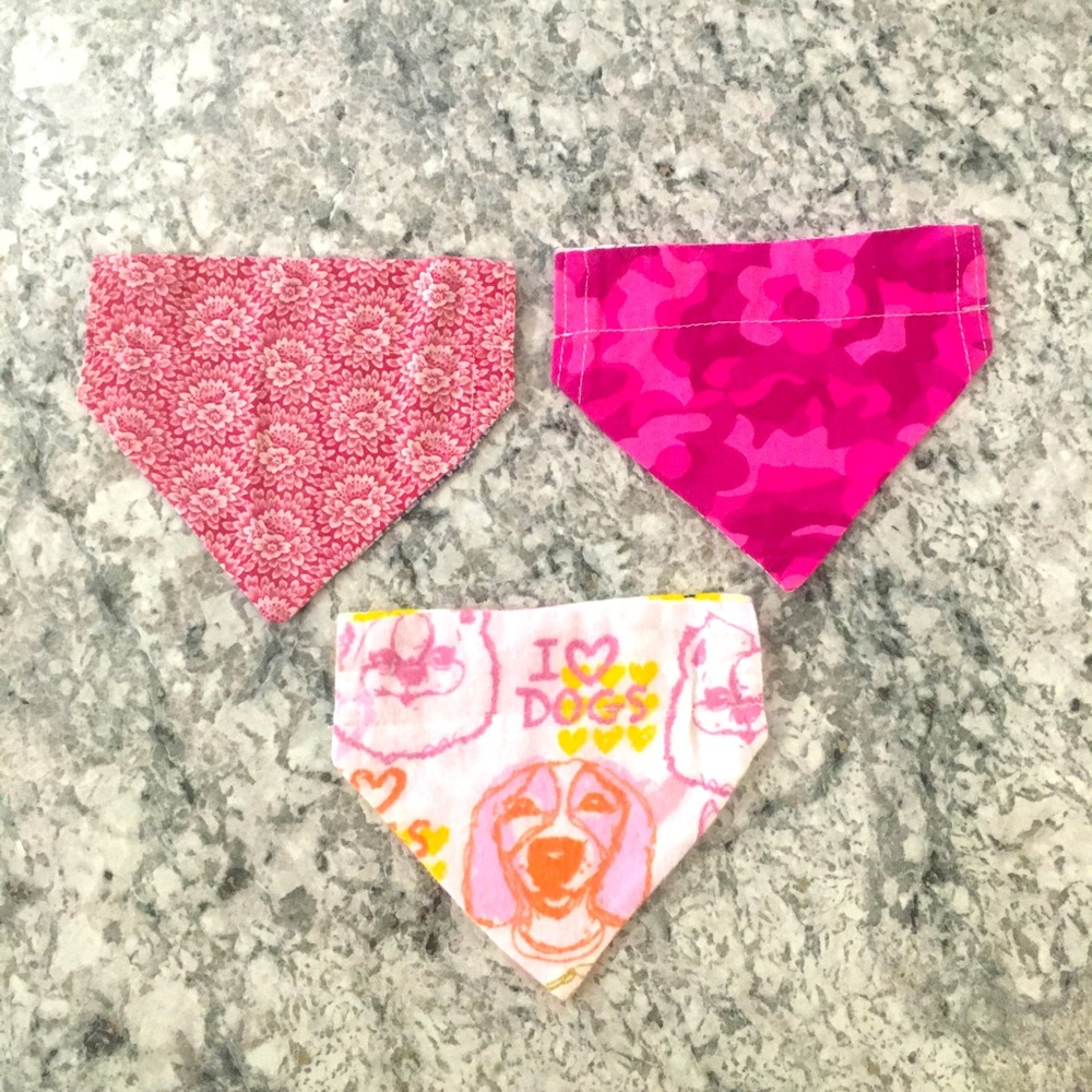 Small reversable dog bandanas
